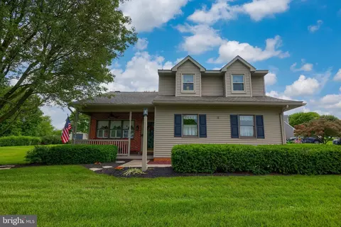 12 Hallmark Dr, Lititz, PA 17543