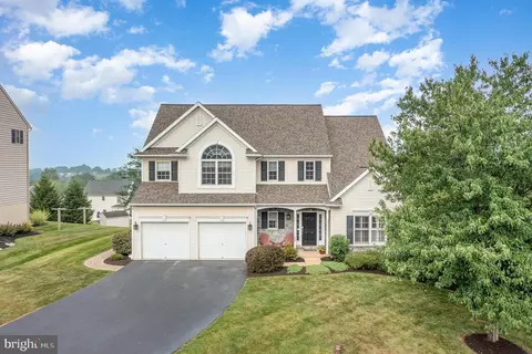 12 Surrey Dr, Stevens, PA 17578