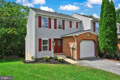 382 Crosswinds Dr, Lititz, PA 17543 photo 2