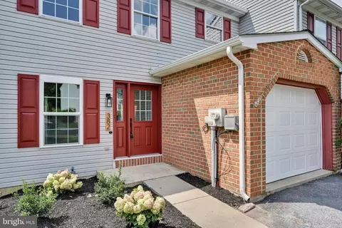 382 Crosswinds Dr, Lititz, PA 17543 photo 3