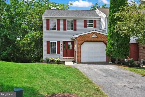 382 Crosswinds Dr, Lititz, PA 17543