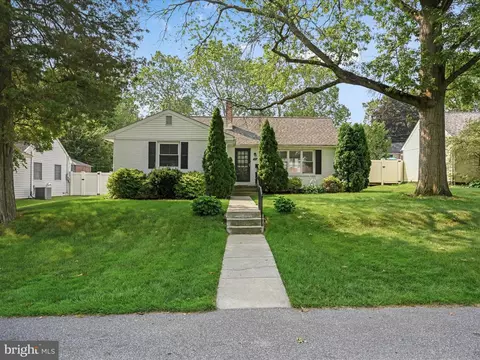 948 Parkside Ln, Lancaster, PA 17601
