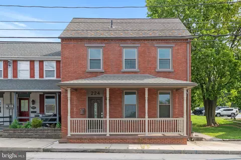 224 W Main St, Mount Joy, PA 17552