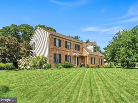 802 Stonebridge Dr, Lancaster, PA 17601