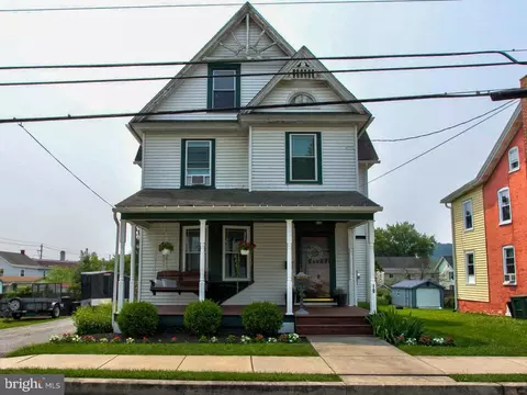 10 Broad St, Christiana, PA 17509