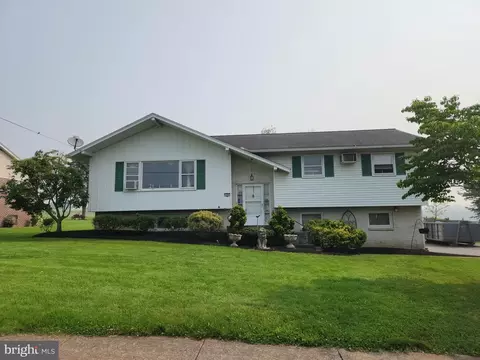 329 Parkview Dr, Manheim, PA 17545