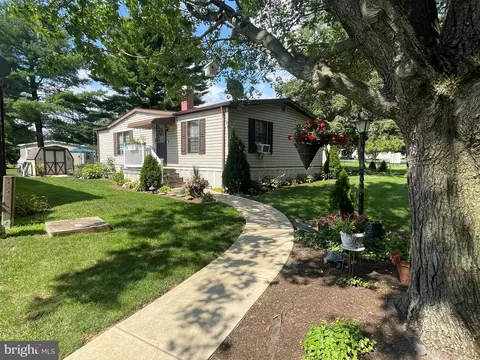 731 Fallon Dr, Lancaster, PA 17601