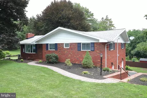 215 Fannie Ave, Lancaster, PA 17602