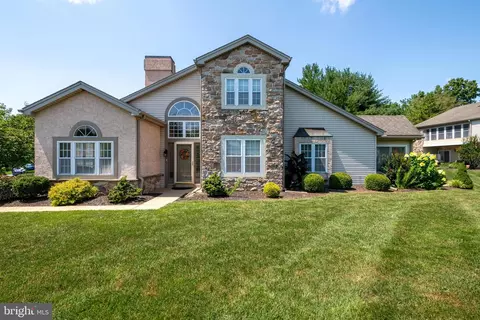 138 Greenview Dr, Lancaster, PA 17601