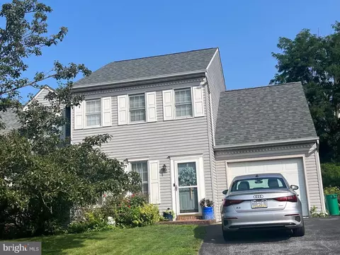 748 Fieldstone Ln, Elizabethtown, PA 17022