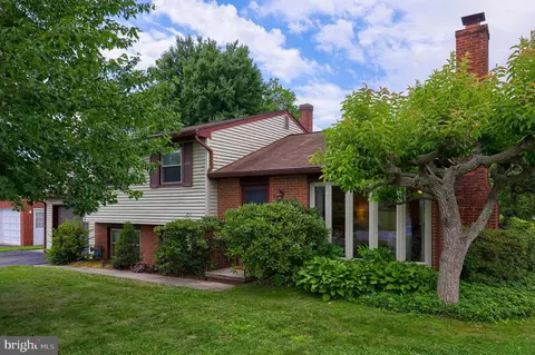 50 Oak Ridge Dr, Lancaster, PA 17603