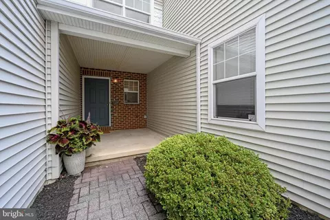1045 Kent Gdn, Lititz, PA 17543 photo 2