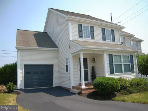 25 Semple Ct, Lititz, PA 17543 photo 2