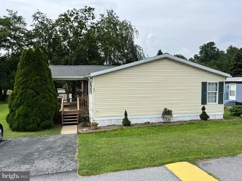 53 Christy Ln, Lititz, PA 17543 photo 2