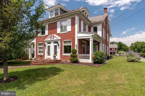 32 Snyder St, Denver, PA 17517