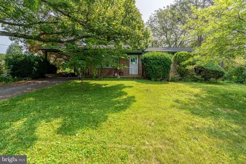 1 Fresh Meadow Dr, Lancaster, PA 17603