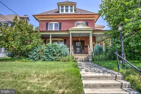 311 E Main St, New Holland, PA 17557