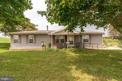 760 N Railroad Ave, New Holland, PA 17557