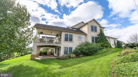 117 Foxgate Ct, Millersville, PA 17551