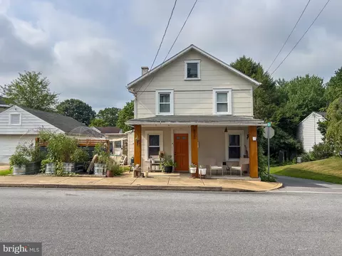 830 Broad St, Akron, PA 17501