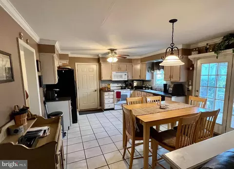 1 Lantern Cir, Lititz, PA 17543 photo 3