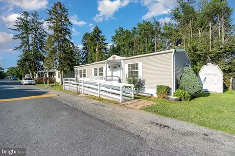 26 Madge Dr, Lancaster, PA 17603