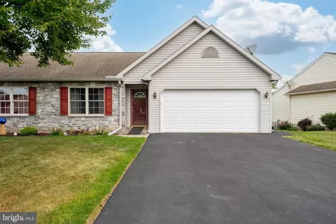 2163 Weeping Willow Ln, Mount Joy, PA 17552