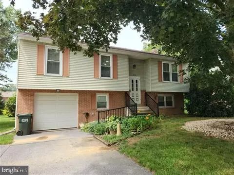 438 Ashford Dr, Lancaster, PA 17601