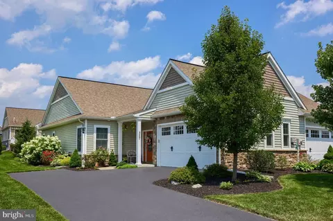 327 English Ivy Dr, Lititz, PA 17543
