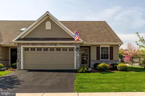 1352 Willow Creek Dr, Mount Joy, PA 17552