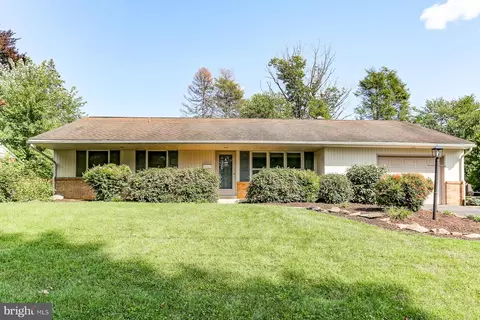 412 Manor View Dr, Millersville, PA 17551