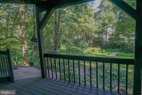 137 E Woods Dr, Lititz, PA 17543 photo 4