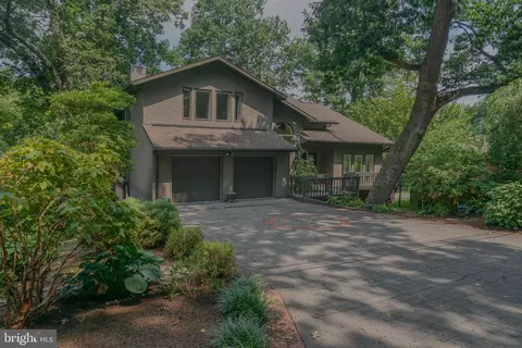 137 E Woods Dr, Lititz, PA 17543