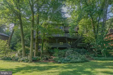 137 E Woods Dr, Lititz, PA 17543 photo 3
