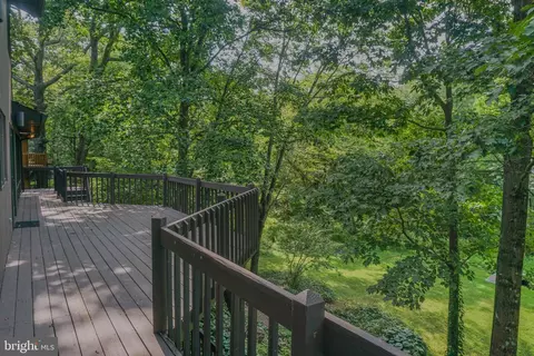 137 E Woods Dr, Lititz, PA 17543 photo 5