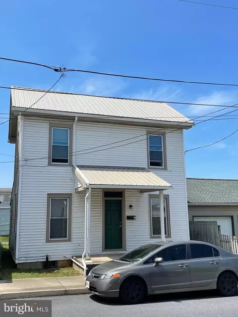 19 Marshall St, Ephrata, PA 17522