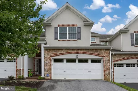 121 Baneberry Ln, Lititz, PA 17543