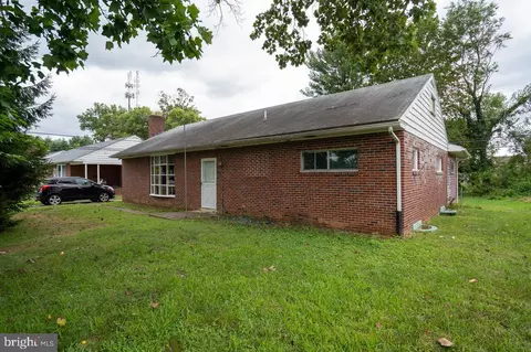 49 Pilgrim Dr, Lancaster, PA 17603