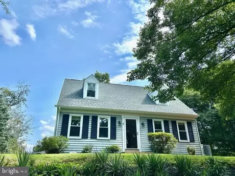 72 Loop Rd E, Pequea, PA 17565