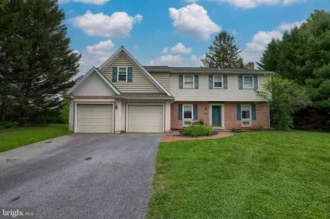 2834 Fiddlers Green Rd, Lancaster, PA 17601
