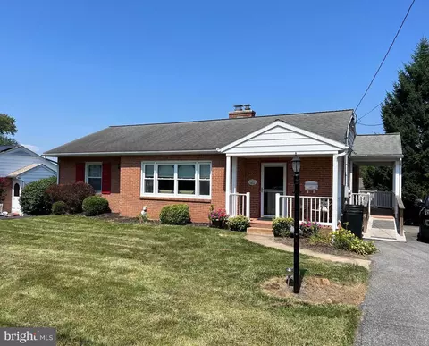 623 E Hummelstown St, Elizabethtown, PA 17022