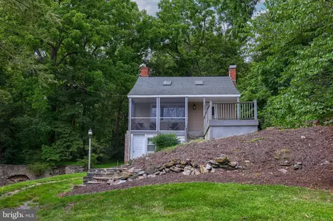 206 Creek Dr, Millersville, PA 17551