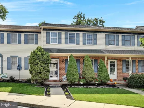 6 Michael Ct, Ephrata, PA 17522