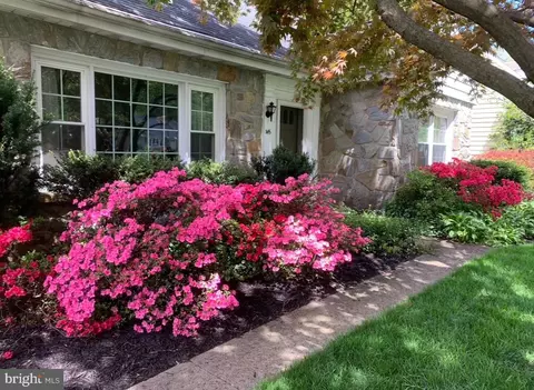 1415 Hollywood Dr, Lancaster, PA 17601