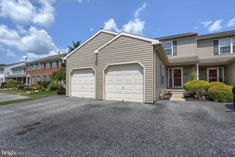 359 Deerfield Dr, Mount Joy, PA 17552
