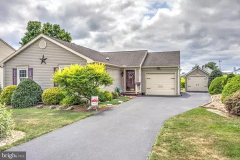 302 Cottonwood Ln, New Holland, PA 17557