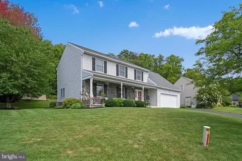 2045 Cloverton Dr, Columbia, PA 17512