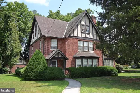 107 Poplar St, Mount Joy, PA 17552
