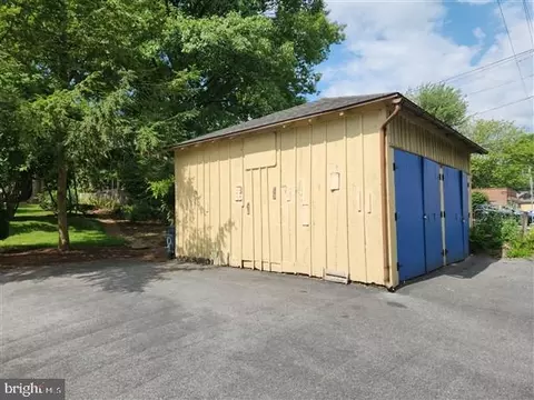 207 E Main St, Lititz, PA 17543 photo 9