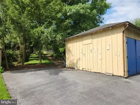 207 E Main St, Lititz, PA 17543 photo 10